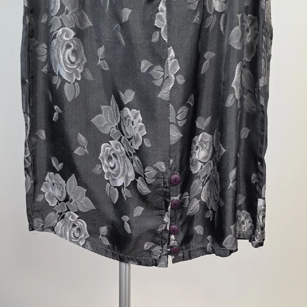 VINTAGE 19th AVENUE Floral Button-Back Skirt – Black & Silver Roses - Picture 6 of 8